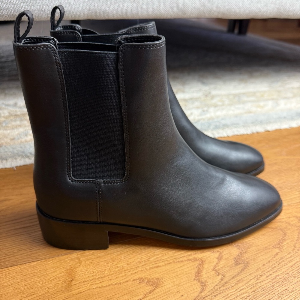 NEW J. Crew Factory Black Chelsea Boots BT277 Size 8 - Picture 4 of 7